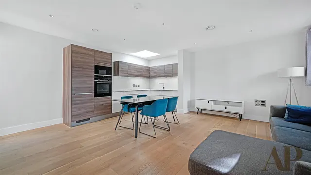 Photo 3 — Patcham Terrace, London SW8 4EY
