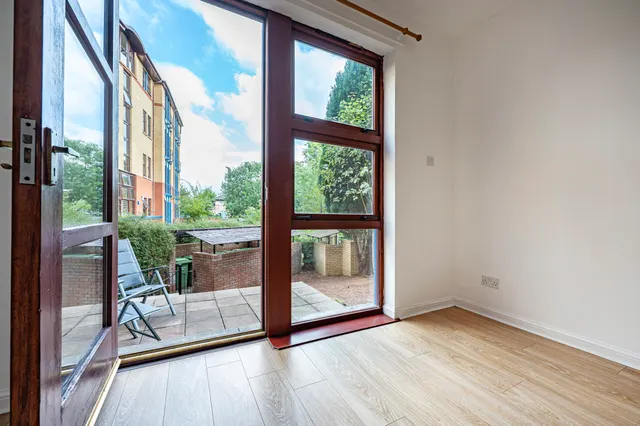 St. Ninian Terrace, Glasgow, G5, photo 2