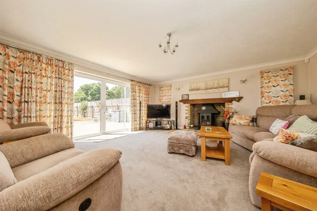 Thorpe Road, Kirby Cross, CO13, photo 2
