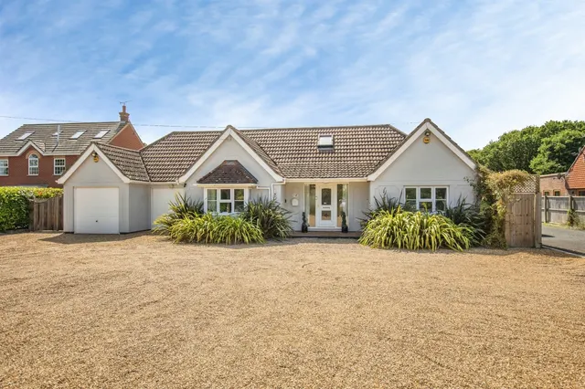 Thorpe Road, Kirby Cross, CO13, photo 1