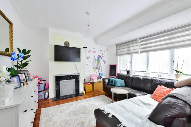 Brook Drive, Harrow, HA1, photo 2
