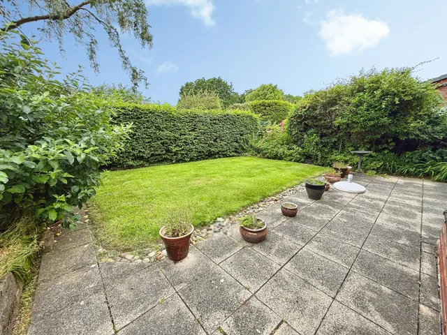 Vicarage Avenue, Cheadle, photo 2