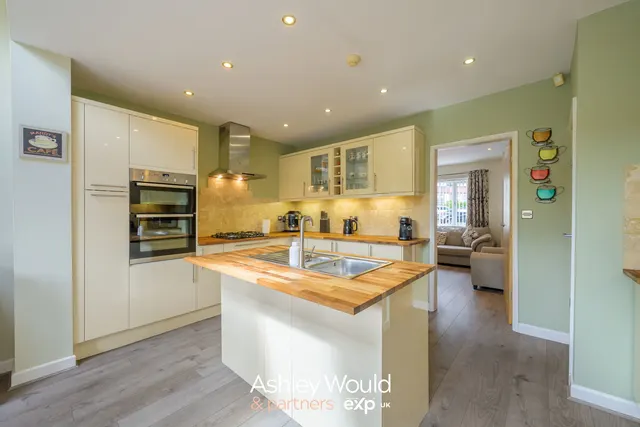 Photo 2 — Lyndon Road, Rednal, Birmingham, B45 9UR