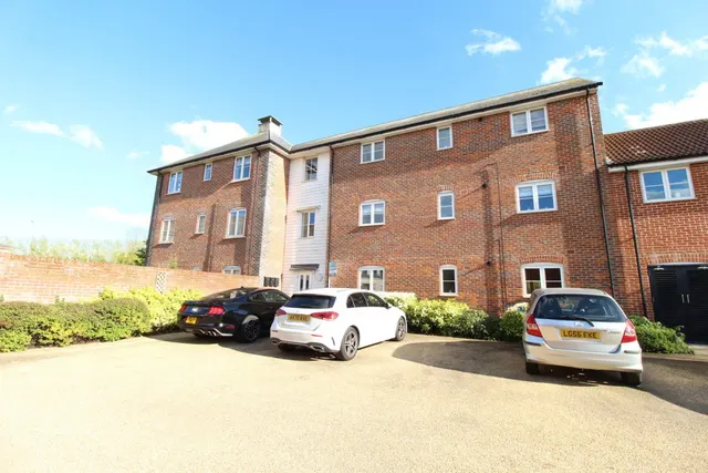 2 bedroom flat, Eastgate Rise, Bury St Edmunds, IP33
