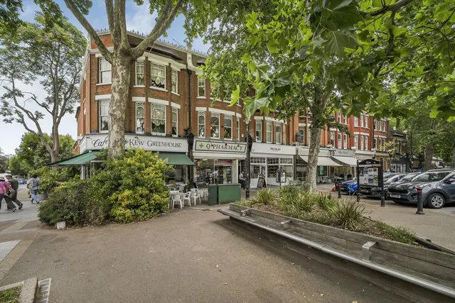 Station Parade, Richmond, TW9, photo 2