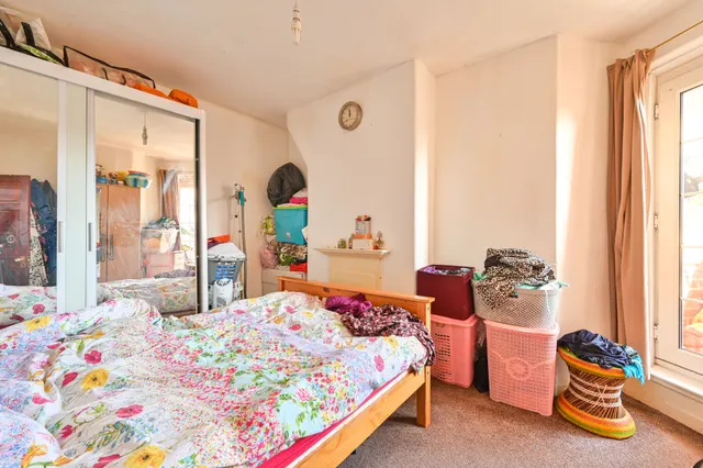 London, E1W, photo 2