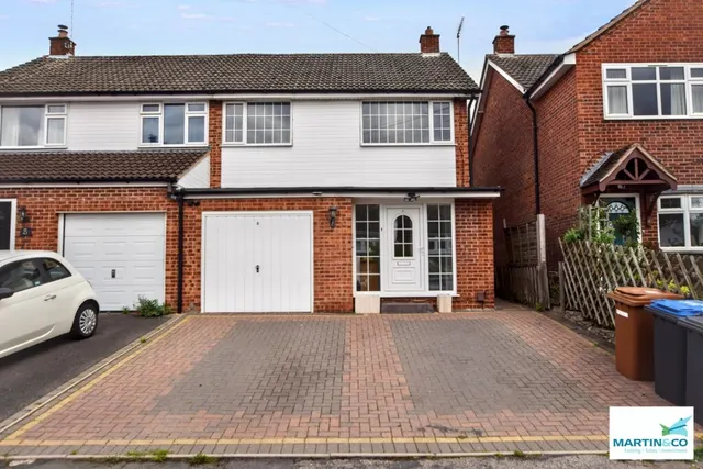 Photo 2 — Milton Close, Hinckley