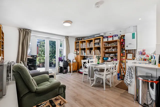 Trinity Road, London, SW17, photo 2