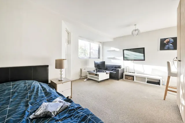 Photo 2 — 77 Sherborne Court, 180-186 Cromwell Road, London