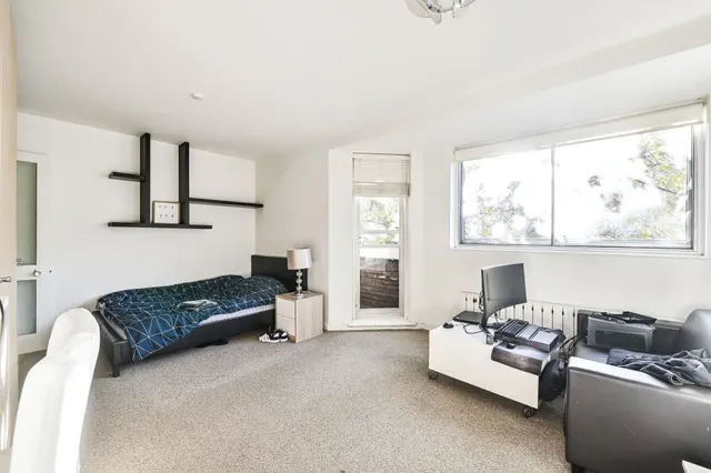77 Sherborne Court, 180-186 Cromwell Road, London, photo 1