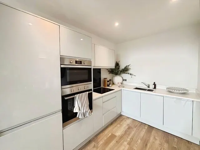 Elmsleigh Road, Staines-Upon-Thames, TW18, photo 2