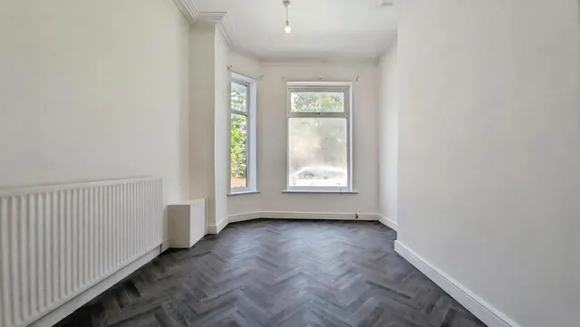 Ashton Road, Bardsley, OL8, photo 2