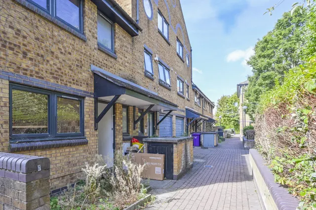 24 Taeping Street, London, photo 1