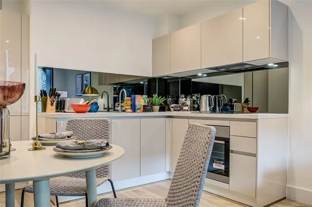 Fairfield Avenue, Staines-Upon-Thames, TW18, photo 2