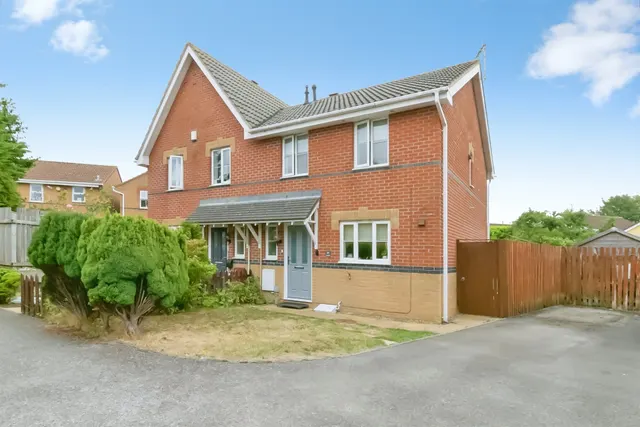 Llanmead Gardens, Barry, CF62, photo 2