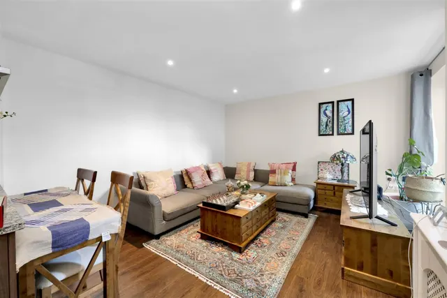 Bromyard Avenue, London, W3, photo 1