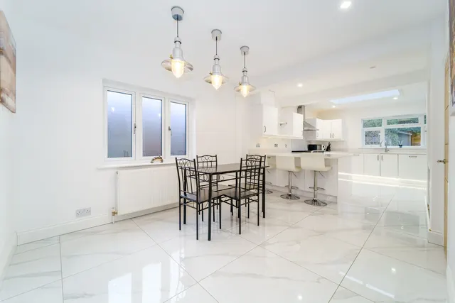 Rosebery Road, Epsom, KT18, photo 2