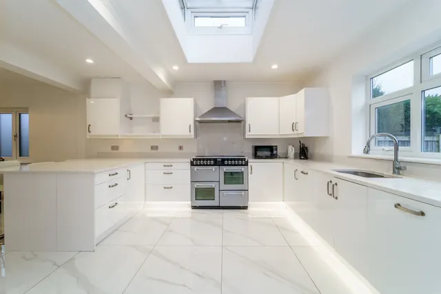 Rosebery Road, Epsom, KT18, photo 3