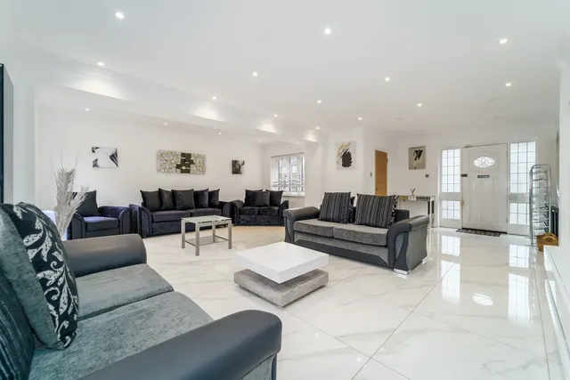 Rosebery Road, Epsom, KT18, photo 1