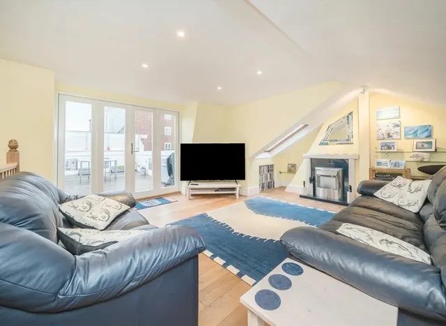 Photo 2 — Turneville Road, West Kensington, W14