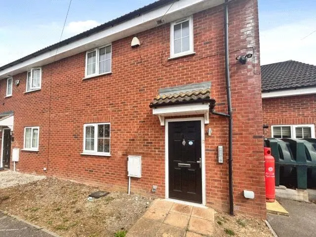 Macs Close, Padworth, RG7, photo 1