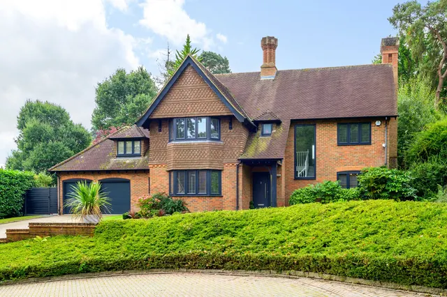 Chaworth Close, Ottershaw, KT16, photo 1