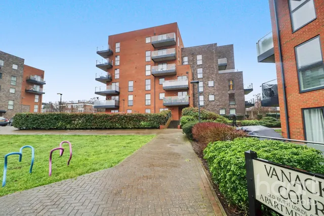 Larner Road, Erith, DA8, photo 1