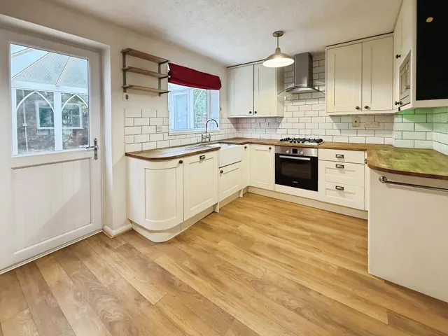 Ellwood Crescent, Nottingham, NG8, photo 2