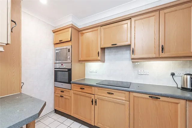 Vauxhall Bridge Road, London, SW1V, photo 3
