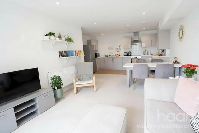 Bessemer Road, Welwyn Garden City, AL7, photo 2