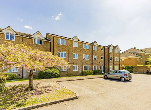 Seymour Way, Sunbury-On-Thames, TW16, photo 1