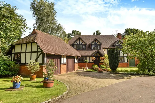 Erica Close, West End, Woking, Surrey, GU24 9PE, photo 1