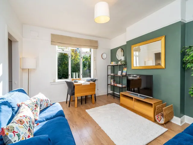 Roseburn Drive, Roseburn, EH12, photo 1