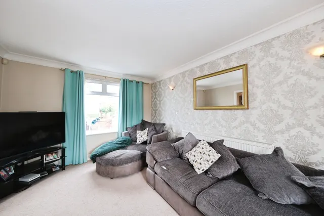Photo 2 — Knoll Beck Crescent, Barnsley