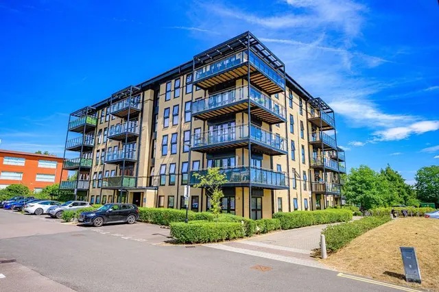 Bessemer Road, Welwyn Garden City AL7 1GJ, photo 1