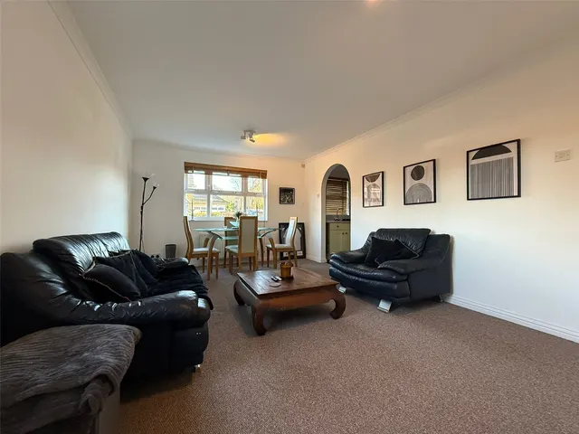 Photo 2 — Burns Close, Billericay, Essex, CM11