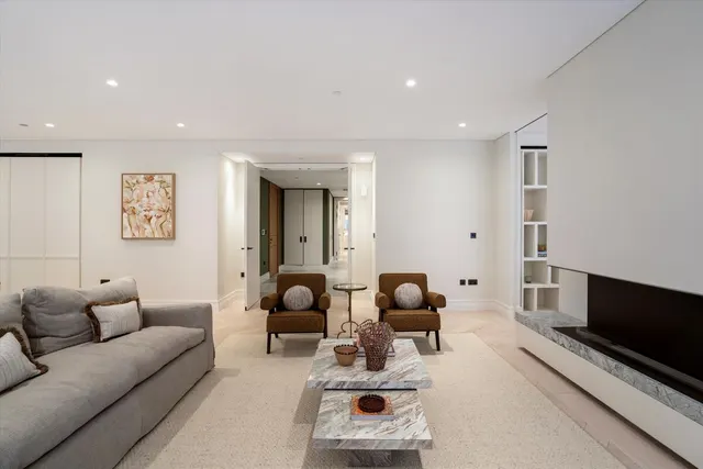 One Carrington Street, Mayfair, W1J, photo 3