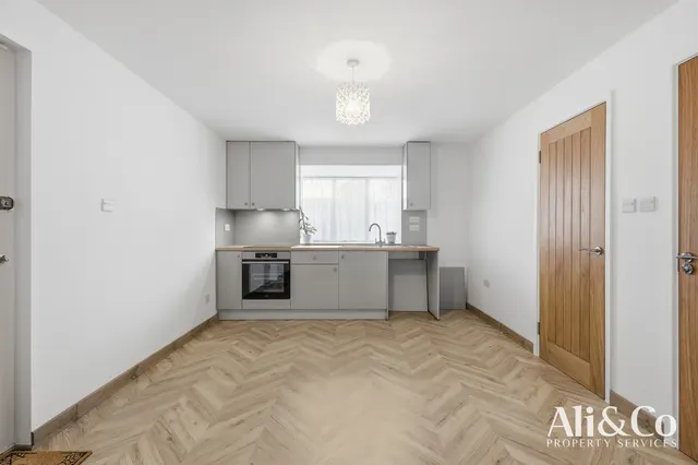 Photo 2 — Conway Gardens, Grays, Essex, RM17 6HQ