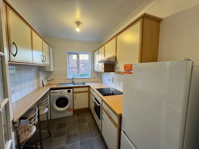 Desborough Avenue, Avery Court, HP11, photo 3