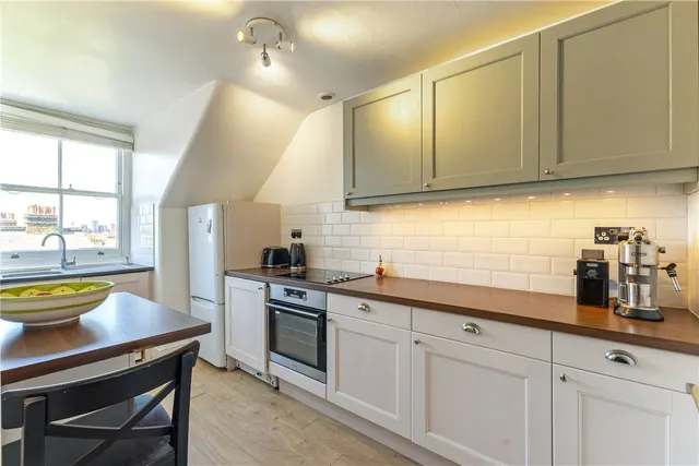 Photo 2 — Larkhall Rise, London, SW4