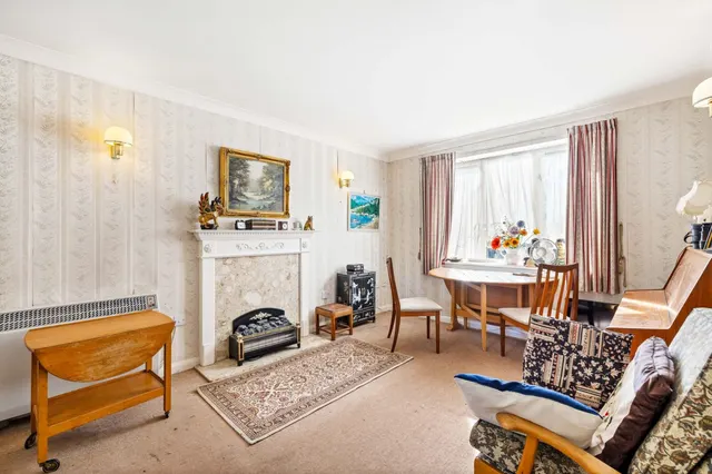 Photo 2 — Flat 30, Forest Lodge Portland Road, East Grinstead, East Grinstead, RH19 4EZ