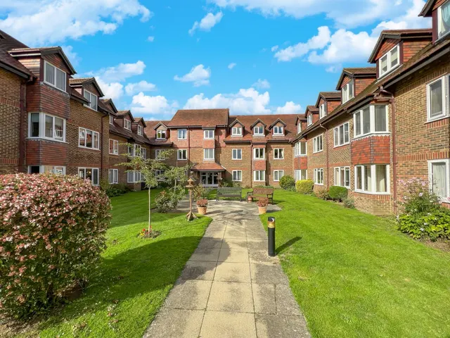 Flat 30, Forest Lodge Portland Road, East Grinstead, East Grinstead, RH19 4EZ, photo 1