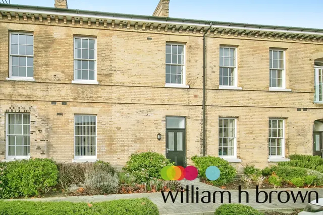 2 bedroom flat — Londinium Road, Colchester