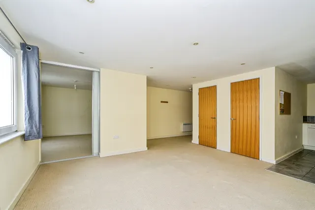Beckhampton Street, Swindon, SN1, photo 3