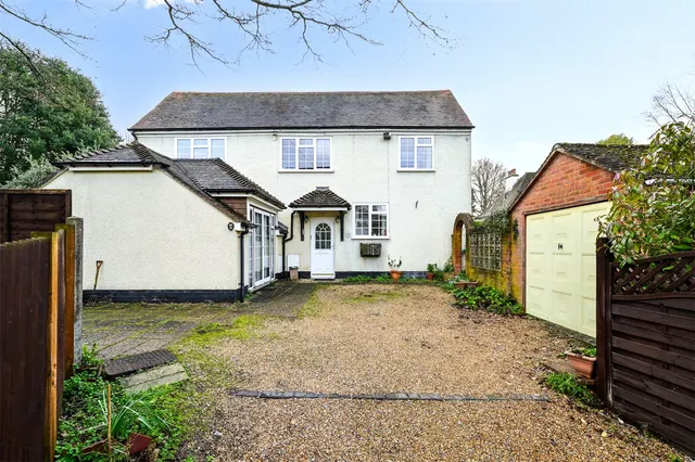Cedar Road, Farnborough, Hampshire, GU14 7AX, photo 1