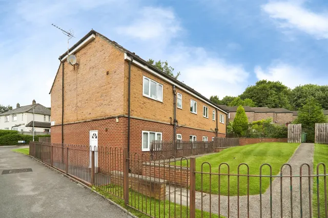 Iveson Road, Leeds, photo 1