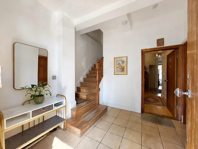 Staverton Road, London, NW2, photo 2