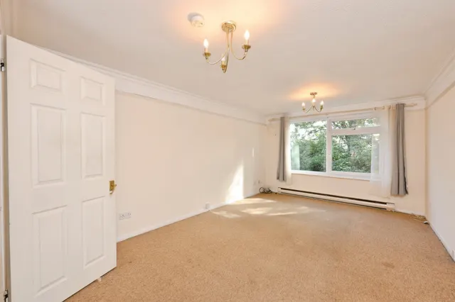 Photo 3 — Rawdon Drive, Hoddesdon