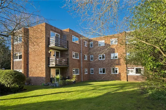 Oatlands Chase, Weybridge, Surrey, KT13, photo 1