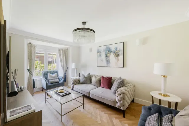 Cavendish Place, London, NW2, photo 3